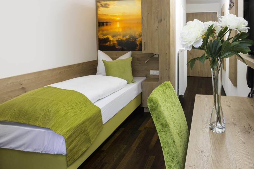 Hotel Rheingold Gailingen Room photo