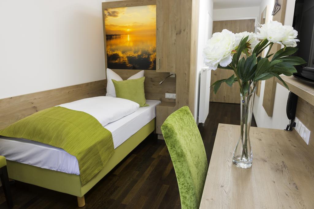 Hotel Rheingold Gailingen Room photo